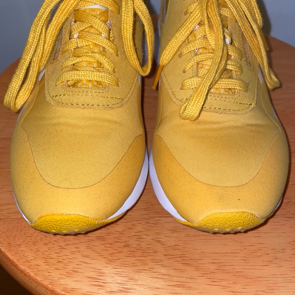REEBOK // Golden Yellow Athletic Shoes Sneakers women 8.5 - Picture 7 of 10